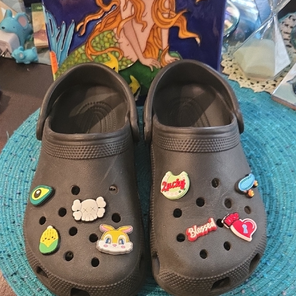 Black Crocs With JIBBITS